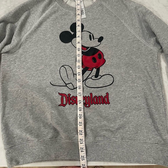 Walt Disney Standing Mickey Vintage Look Crew Neck Sweatshirt Gray Siz… - Picture 4 of 6